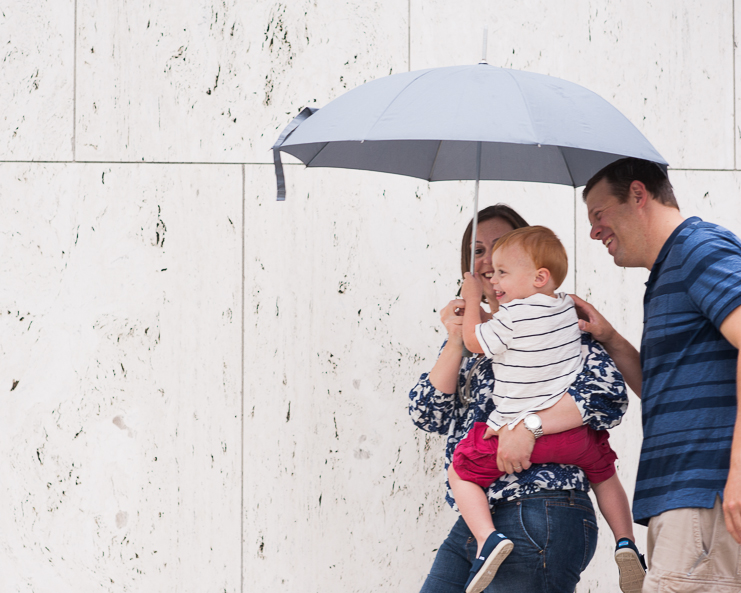 family photographers lifestyle family photographers milwaukee family photos milwaukee family photographers limelife photography creative family photographers family photos in milwaukee city family photos family photos in the rain 008