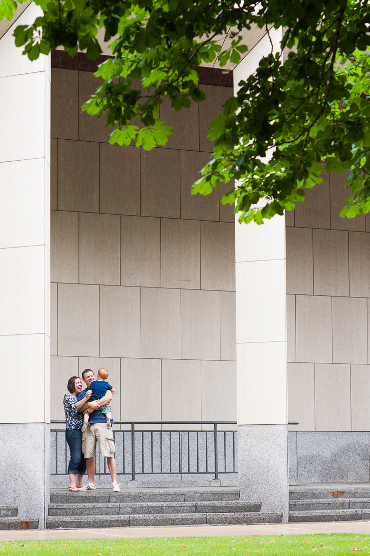 family photographers lifestyle family photographers milwaukee family photos milwaukee family photographers limelife photography creative family photographers family photos in milwaukee city family photos family photos in the rain 009