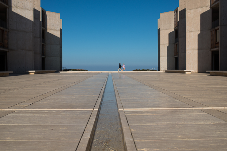 san diego wedding photographers san diego engagement photographers salk institute engagement photos la jolla engagement photographers modern wedding photographers creative wedding photographers_001