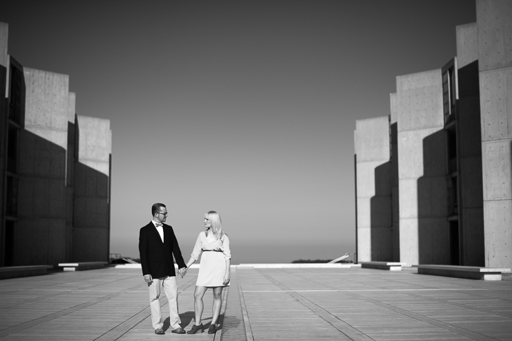 san diego wedding photographers san diego engagement photographers salk institute engagement photos la jolla engagement photographers modern wedding photographers creative wedding photographers_002